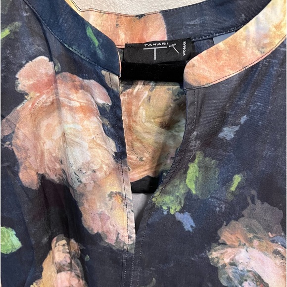 👚SOLD OUT 👚 Tahari Women’s Blouse. Size 3X. Floral Prints. 100% Polyester - Picture 3 of 10